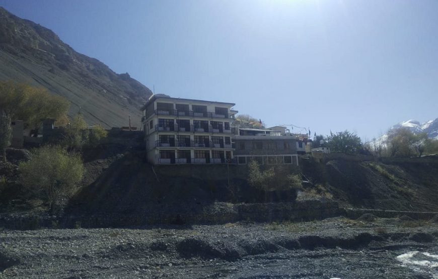 Hotel Zangchuk, Kaza